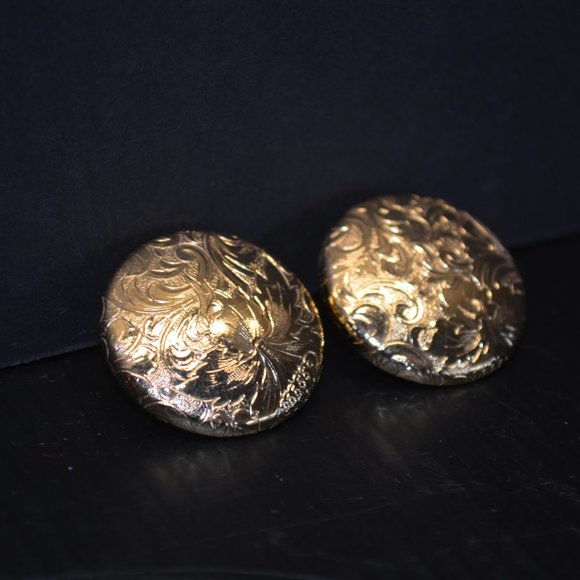 Vintage 1980s Gold Tone Floral Etched Round Button Pierced Earrings - Picture 3 of 8